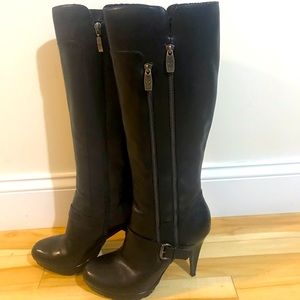 Knew high black boots